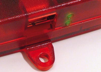 RedLab 204 Detail: USB-Anschluss, LEDs, Montagelasche