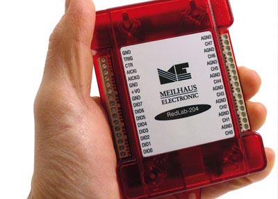 RedLab 204 USB Messsystem in einer Hand